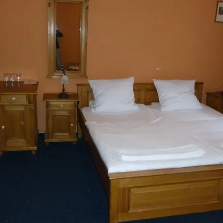 A Restaurace U Hrnčíře Hotel 3*