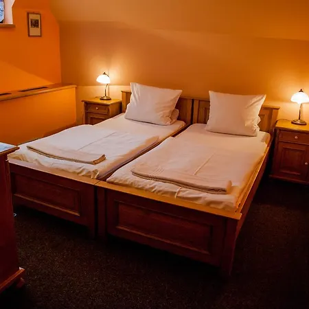 Hotel A Restaurace U Hrnčíře 3*